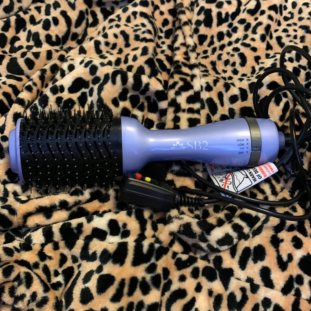 SB2 Sutra blowout brush